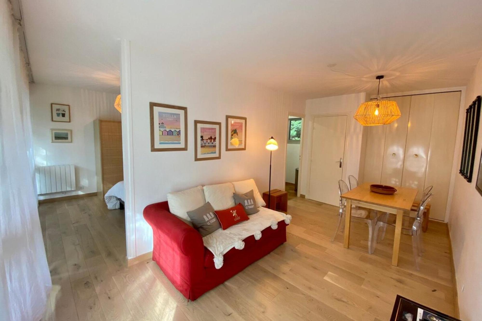 Large For 4 People Very Close To Golf Course *