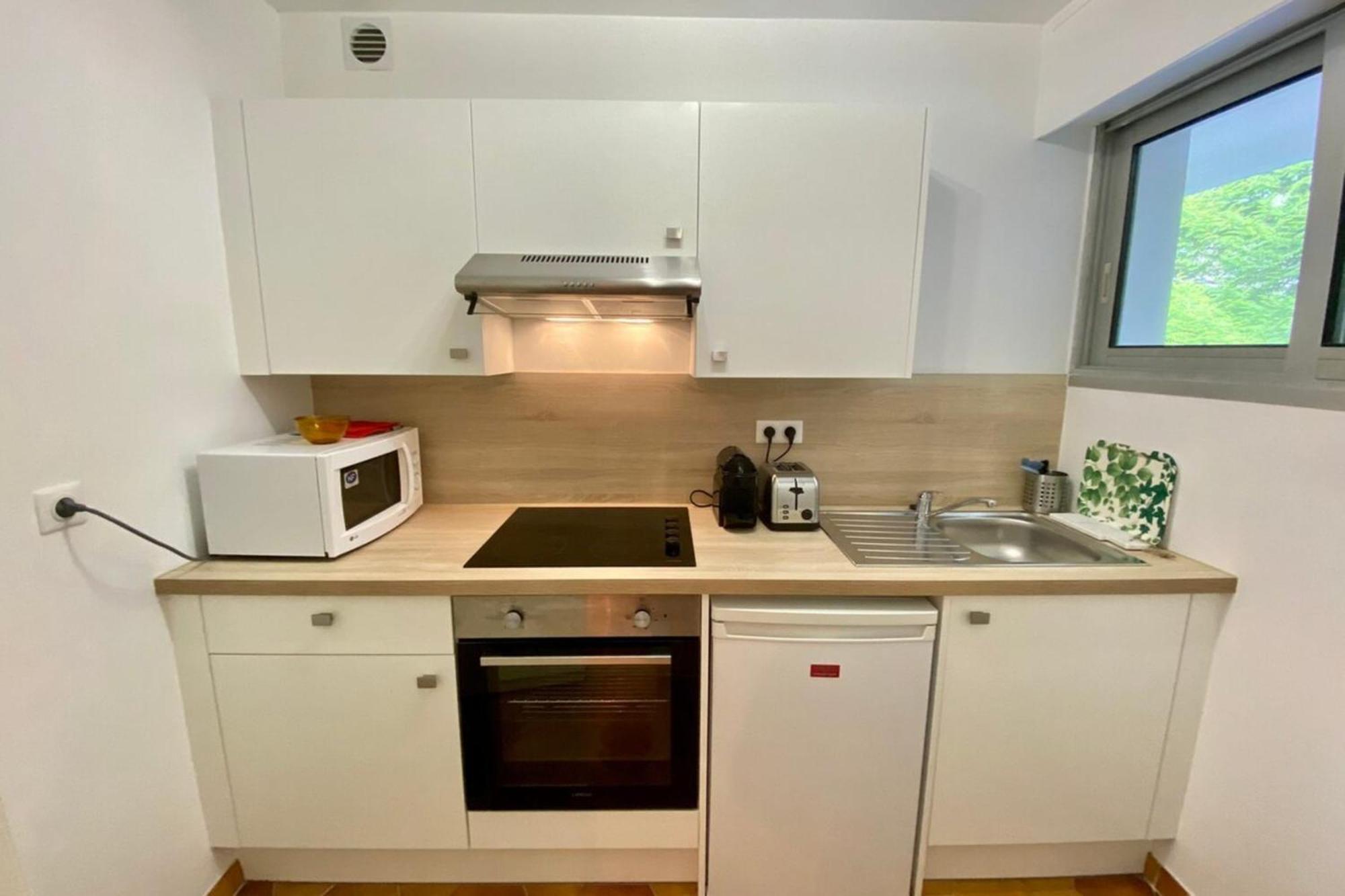 Large For 4 People Very Close To Golf Course *