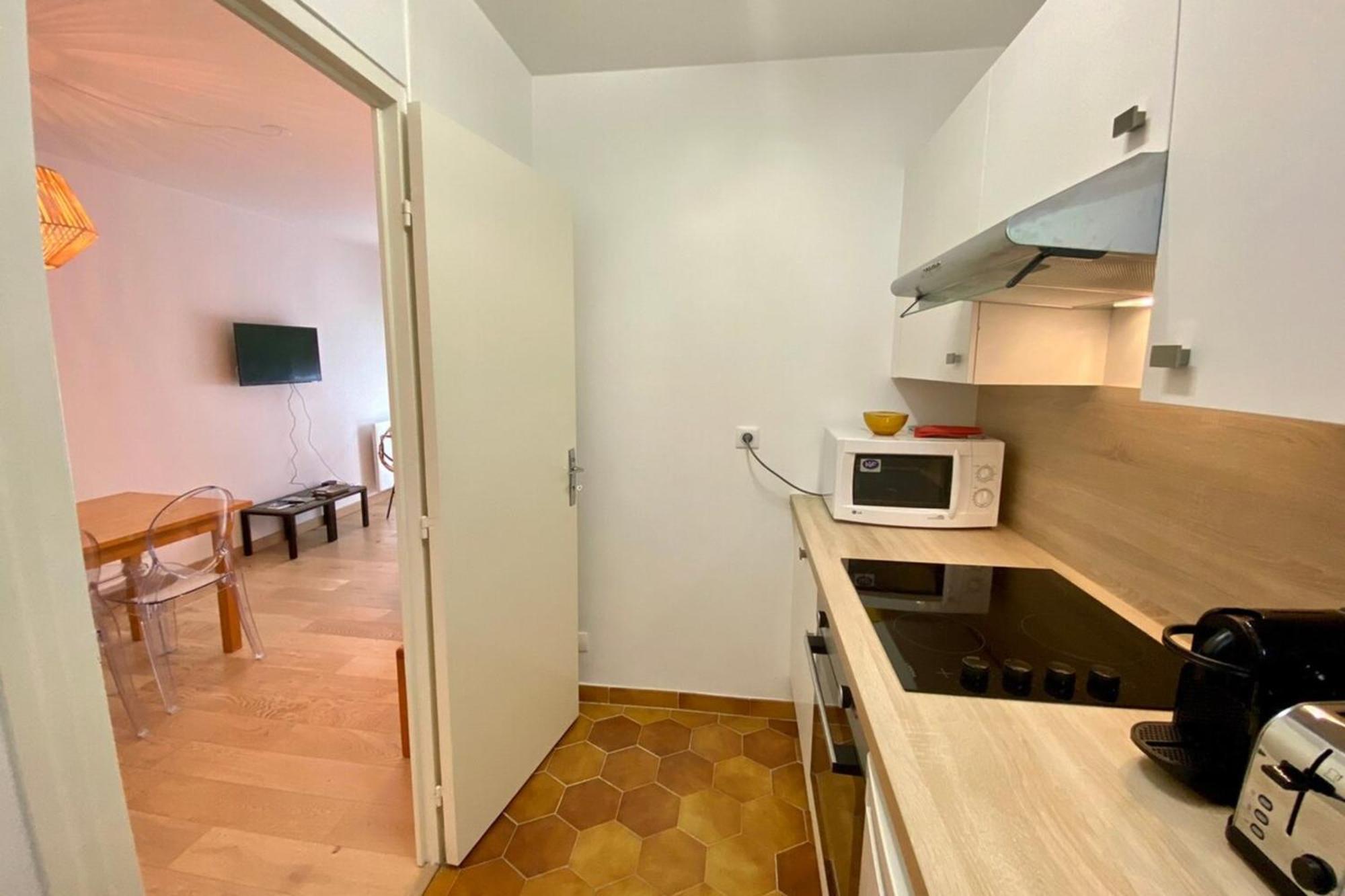 Large For 4 People Very Close To Golf Course